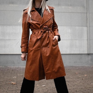 Women&#39;s Brown Sheepskin Belted Trench Coat – Slim Fit Long Leather Outerwear with Viscose Lining Vintage-Inspired Winter Warmth Gift for her
