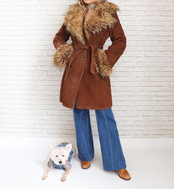 【70s】Euro Vintage Ethnic Suede Coat Vintage 70s Deep Caramel Suede Trench – 23 Plus
