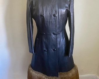Abrigo largo de cuero negro de oveja Penny Lane con capucha – Chaqueta de invierno de alta calidad para mujer, regalo cálido y elegante