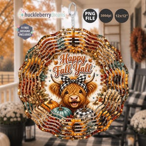 Puede incluir: Un molinillo de viento circular de metal con una vaca Highland que lleva un lazo de cuadros blanco y negro, rodeada de girasoles y calabazas. El texto "Happy Fall Yall" está impreso en el centro. Incluye una etiqueta de 30x30 cm.