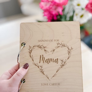 porte-cartes pour la fête des mères | Carte souvenir maman | Carnet de cartes personnalisé | Porte-cartes en bois | Couverture de livre en bois | Cadeau pour grand-mère