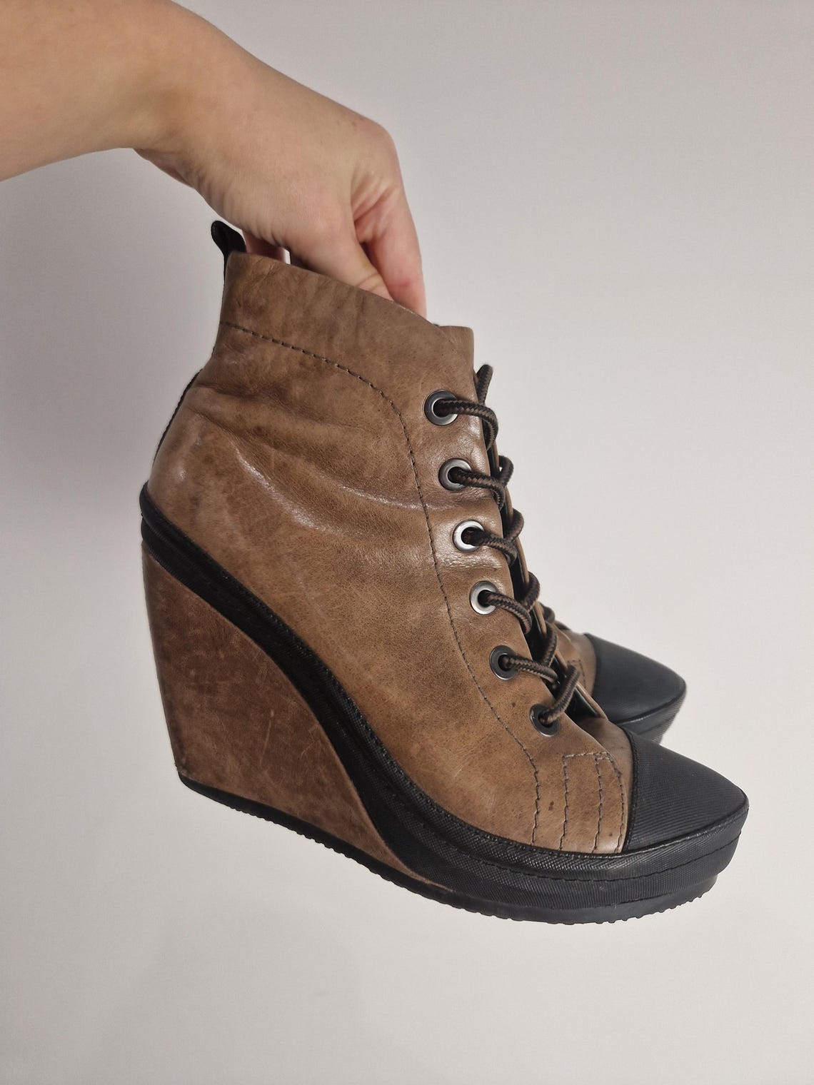 Vintage Logan Crossing Leather Sneakers Y2K EU 39 Wedge Ankle Boots Brown Lace Up Platform Black Toe Caps Euro Streetwear, photo 3 sur 5