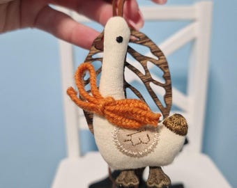 Collar de ganso con susurro otoñal, acogedor y hecho a mano, amuleto de inspiración natural, colgante de madera, regalo de Pascua.