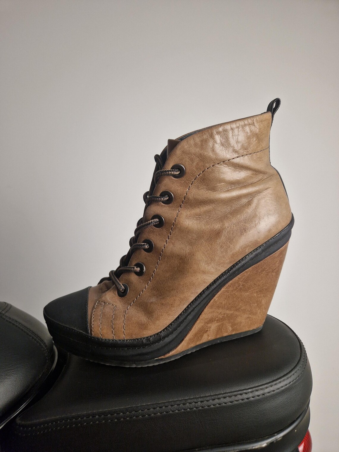 Vintage Logan Crossing Leather Sneakers Y2K EU 39 Wedge Ankle Boots Brown Lace Up Platform Black Toe Caps Euro Streetwear, photo 1 sur 5