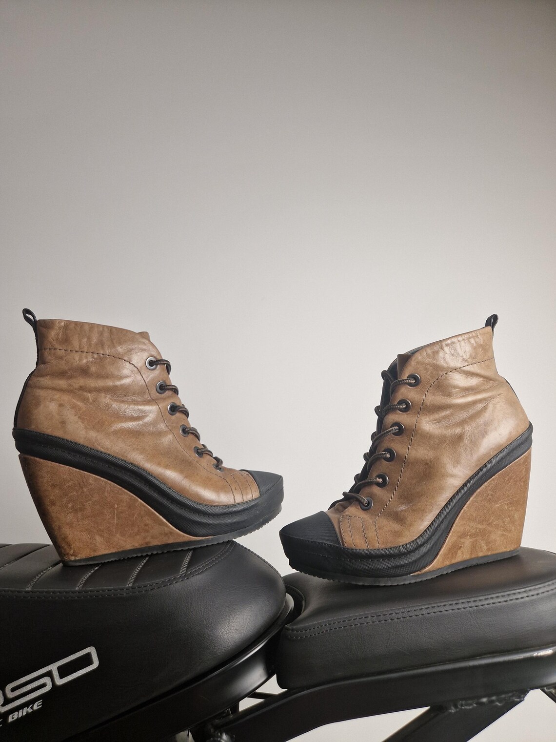 Vintage Logan Crossing Leather Sneakers Y2K EU 39 Wedge Ankle Boots Brown Lace Up Platform Black Toe Caps Euro Streetwear, photo 2 sur 5