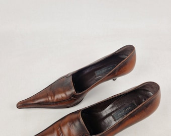 Zapatos de tacón bajo de piel NAVYBOOT vintage de los años 2000, color marrón, punta afilada, fabricados en Italia para NAVYBOOT Suiza, talla 37 EU.