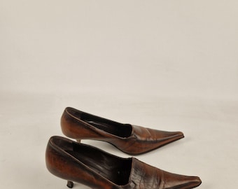 Zapatos de tacón bajo de piel NAVYBOOT vintage de los años 2000, color marrón, punta afilada, fabricados en Italia para NAVYBOOT Suiza, talla 37 EU.