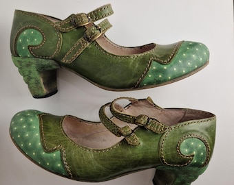 Vintage Rovers Green Leather Mary Jane Heels EU 39 Fairycore Pixie Shoes Boho Woodland Cottagecore 2000s
