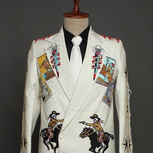 Men&#39;s Custom Ivory Western Suit: Embroidered Cowboy Outfit with Rhinestones