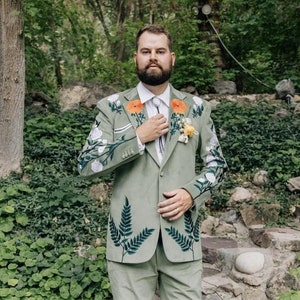 Traje de boda estilo country western para hombre, hecho a medida, de terciopelo verde, con bordado floral y incrustaciones de diamantes de imitación, para graduación y cóctel.