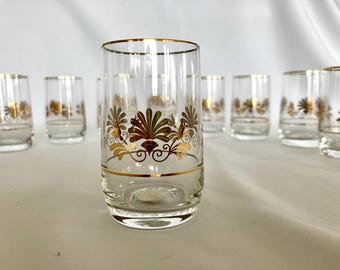 Service de 12 verres à liqueur vintage en verre de Bohême, à décor floral doré, Tchécoslovaquie, boîtes d'origine