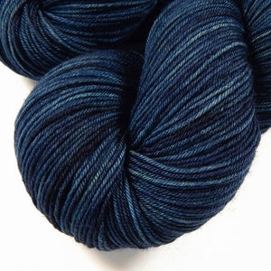Hand Dyed Sock Yarn. Fingering Weight 4 Ply Superwash Merino Wool. INK TONAL. Dark Blue Knitting Yarn. Navy Hand Dyed Yarn