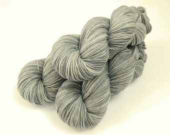 Hand Dyed Yarn. DK Weight 100% Superwash Merino Wool. SILVER LINING. Indie Dyed Knitting Yarn. Light Grey Gray Tonal Yarn. Crochet Yarn