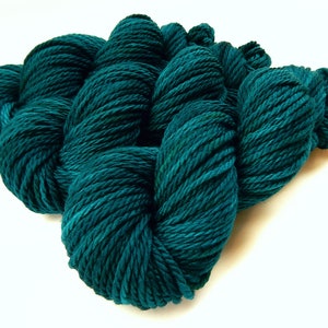 Hand Dyed Yarn. Bulky Superwash Merino Wool. DEEP SEA TONAL. Indie Dyer Thick Teal Yarn. Blue Green Chunky Knitting Yarn