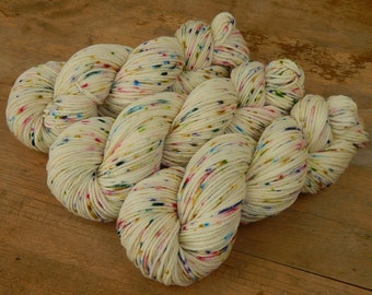 Worsted Weight Hand Dyed Yarn. 100% Superwash Merino Wool. POTLUCK CONFETTI. Indie Dyer Off White Rainbow Speckled Cream Knitting Yarn