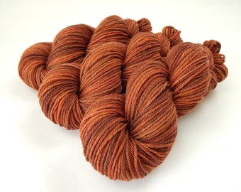 Hand Dyed Yarn. Worsted Weight Superwash Merino Wool. SPICE. Indie Dyed Knitting Yarn. Variegated Rust Orange Yarn. Autumn Fall Colors