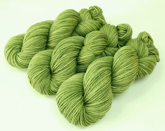 Worsted Weight Hand Dyed Yarn. 100% Superwash Merino Wool. GREEN TEA. Indie Dyer Sage Olive Green Knitting Yarn. Soft Semi Solid Crochet