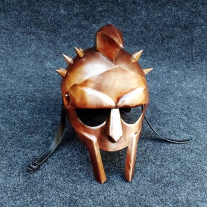 Casco de gladiador para almas valientes / Para nuevos comienzos victoriosos