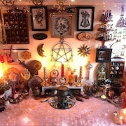 Debbyspells store logo