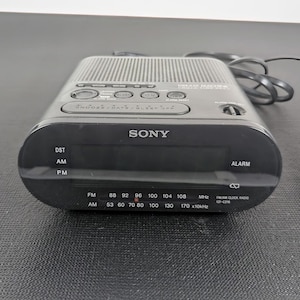 Vintage Sony Dream Machine FM/AM Alarm Clock Radio Model ICF-C218 Working!