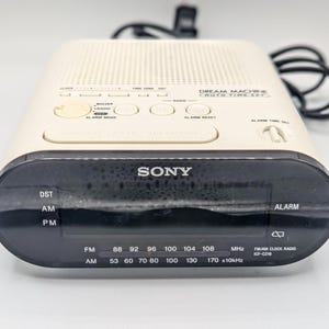 Vintage Sony Dream Machine FM/AM Alarm Clock Radio Model ICF-C218 Working!