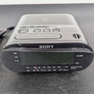 Vintage Sony Dream Machine FM/AM Alarm Clock Radio Model ICF-C218 Working!
