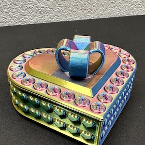 Scatola regalo fastidiosa a forma di cuore con 25 bulloni - Oro/Viola/Rosso/Blu