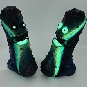 Midnight Glow - 7&quot; Articulated Tickle Pickle with Butt stand