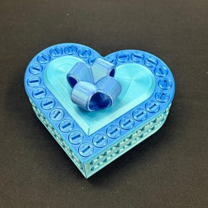 Heart Annoying Gift Box w/ 25 bolts - Blue 2-Tone