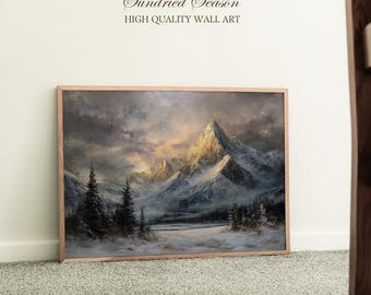 Puede incluir: Pintura enmarcada de un paisaje de montañas nevadas bajo un cielo nublado. La obra presenta una escena invernal con árboles de hoja perenne en primer plano y el texto "Sundried Season HIGH QUALITY WALL ART". El marco es de madera clara.