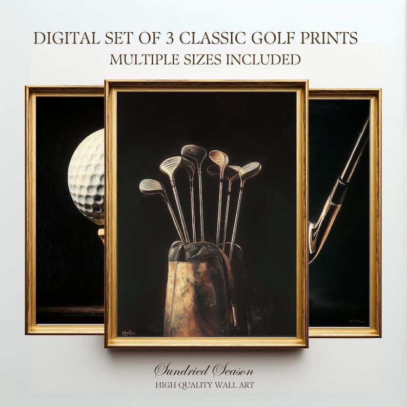 Op de afbeelding: Set van drie ingelijste golfprints. De centrale afbeelding toont golfclubs in een leren tas tegen een zwarte achtergrond. De andere twee prints tonen een golfbal en een golfclub. Tekst: "DIGITAL SET OF 3 CLASSIC GOLF PRINTS MULTIPLE SIZES INCLUDED".