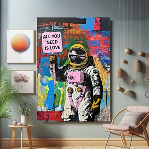 Arte de pared en lienzo con grafiti callejero de astronauta de Banksy, impresión en lienzo de arte pop de astronauta I You Need Is Love, decoración del hogar con astronauta de estilo Banksy