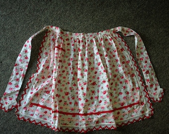 Handmade Apron With Crocheted Lace Edging Red Pink Roses
