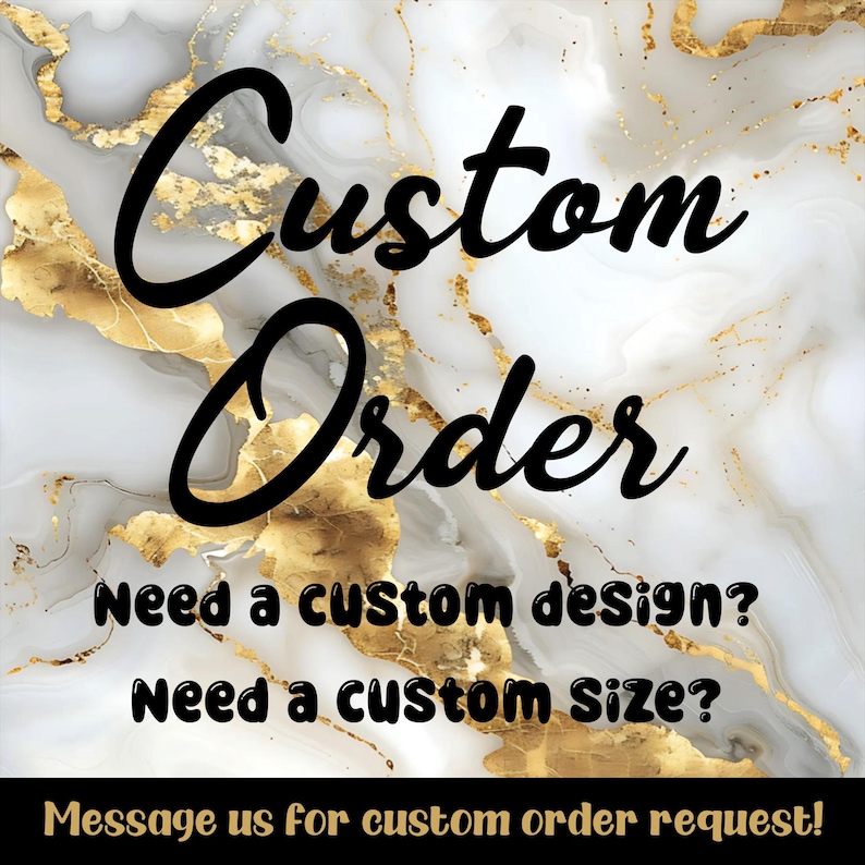Pu&ograve; includere: Immagine con sfondo marmorizzato nei toni del bianco e dell'oro. Le parole "Custom Order" sono scritte in nero con un carattere corsivo. Sotto, c'&egrave; scritto "Need a custom design? Need a custom size?" e "Message us for custom order request!"