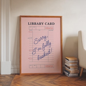 Bibliothekskarte Poster – Lustiger Buchspruch mit Vintage-Design, Rosa Wandbild für Leseratten und Leseecken