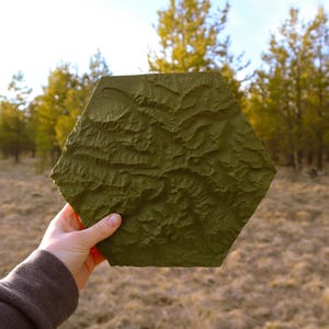 Montagnes Wallowa – Carte topographique en relief 3D | Art de la montagne de l'Oregon | Décoration murale nature | Cadeau randonnée et aventure