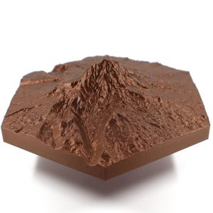 Mt. Adams – Carte topographique en relief 3D | Art de la montagne en cascade | Décoration murale volcan | Cadeau pour amoureux de la nature