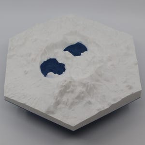 Caldera de Newberry – Carte topographique en relief 3D | Art du volcan de l'Oregon | Décoration murale nature | Cadeau aventure en plein air