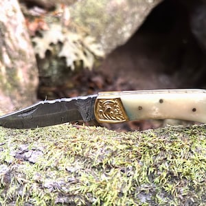 Pocket Knife for Camping/Hunting Damascus Steel Blade Birthday Gift Folding Knife Groomsmen Gift for Him, Wedding gift, Christmas Gift