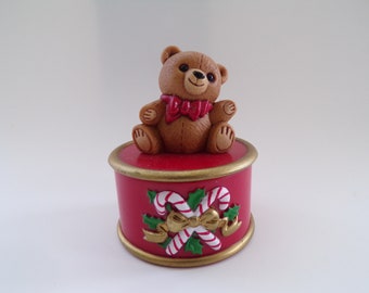 1982 Hallmark Teddy Bear On Christmas Box      B202B6