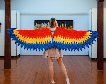 Macaw Wings Costume: Movable Parrot Wings for Cosplay