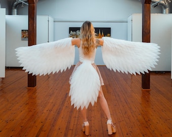 White Bird Wings Costume with Tail: Flexible Cosplay Angel Wings