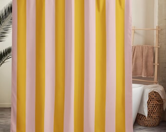 Duschvorhang mit Streifenmuster in Blush und Marigold | Moderne Badezimmerdekoration in Rosa und Senf