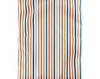 Funda nórdica a rayas, ropa de cama de estilo moderno de mediados de siglo, funda de edredón retro a rayas, decoración minimalista y colorida para el dormitorio.