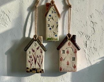 Handgefertigte Keramik Mini Haus Wandkunst