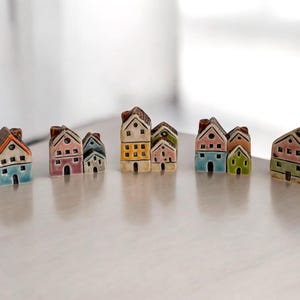 Mini case in ceramica Mini case in ceramica Mini case Decorazione per caminetto Decorazione per scrivania Regalo di compleanno Regalo di inaugurazione della casa Case in ceramica fatte a mano