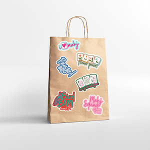 K&ouml;nnte beinhalten: Set aus drei Keramikbechern mit gesprenkelter, matter Oberfl&auml;che. Jeder Becher hat eine andere Farbe: hellblau, creme und grau. Die Becher haben ein schlichtes, modernes Design und einen bequemen Griff.
