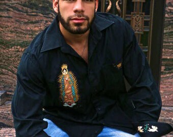 Camisa de hombre del Día de los Muertos talla Lg Dios de Muerto Virgen de Guadalupe up-cycled fashion street wear moda puños franceses calaveras de azúcar