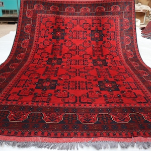 Tappeto rosso afgano Bokhara 5 x 7 piedi, tappeto geometrico orientale turkmeno, tappeto afgano fatto a mano Khal Mohammedi Bukhara, tappeto decorativo per soggiorno e ufficio