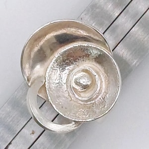 Adjustable asymmetrical flower ring